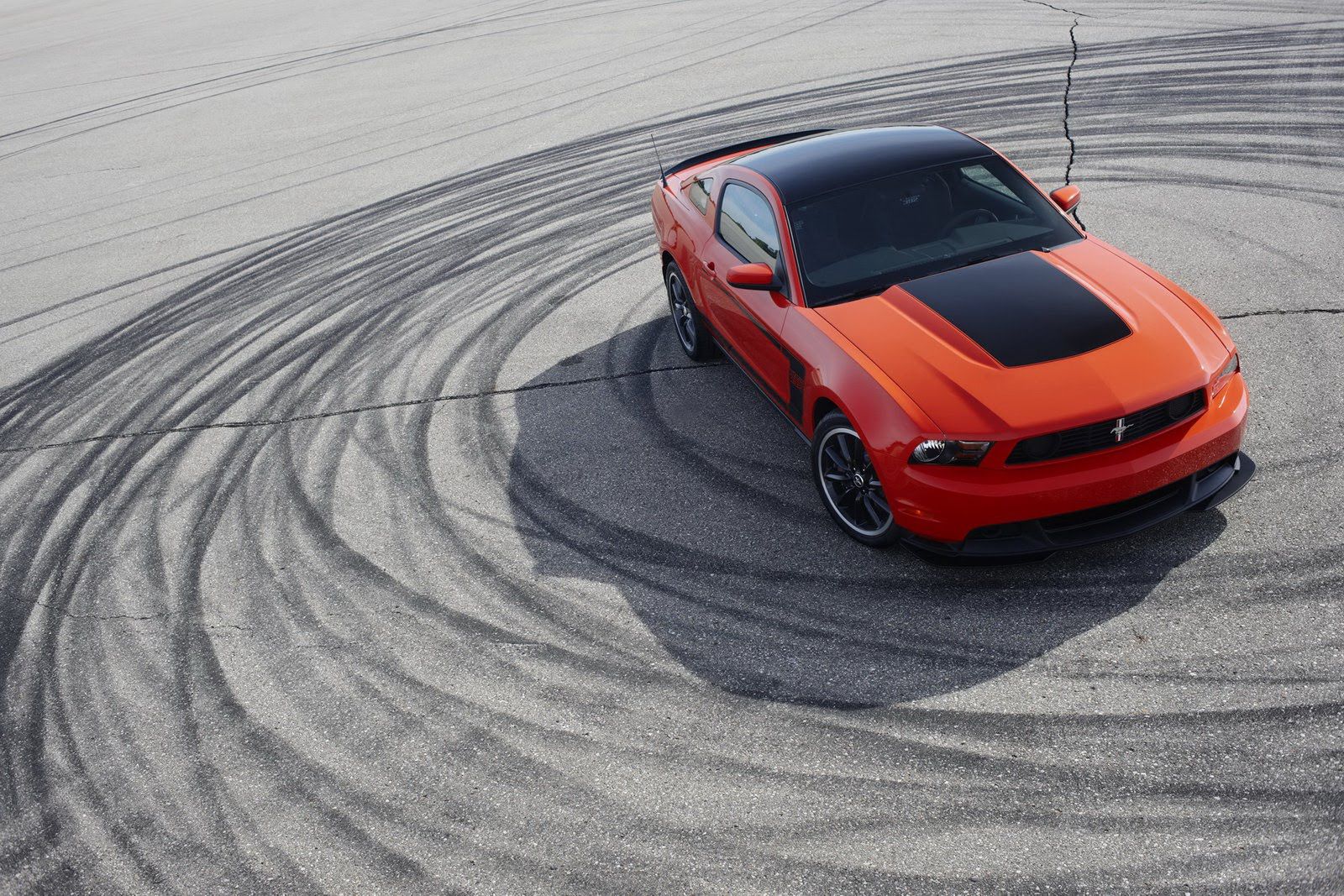 2012-Ford-Mustang-Boss-103