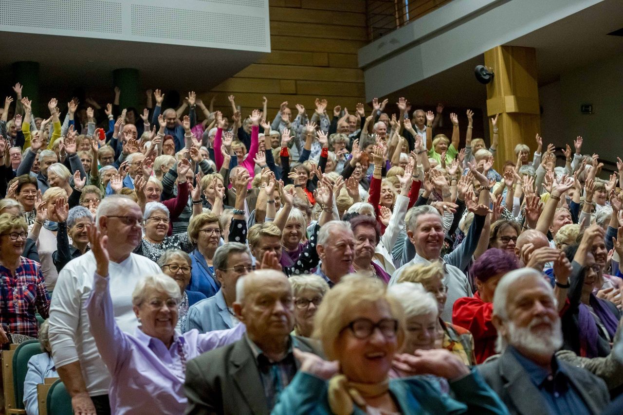 Białystok: Za nami X Forum Seniora. Wypełniona po brzegi sala, dużo uśmiechu i ciekawych prelekcji. A na deser - spektakl i koncert!