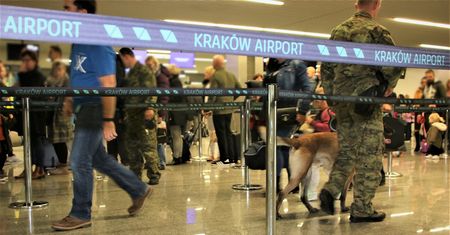 Polak leciał do Grecji, by się zaręczyć.  Powiedział o dwa słowa za dużo