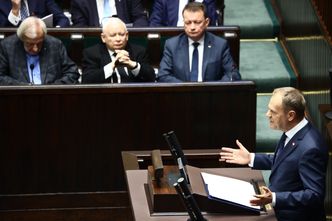 Podwyżki dla polityków. Tusk i Kaczyński zyskają podwójnie