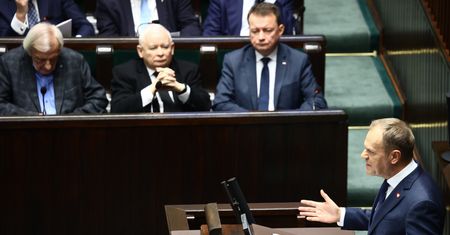 Podwyżki dla polityków. Tusk i Kaczyński zyskają podwójnie