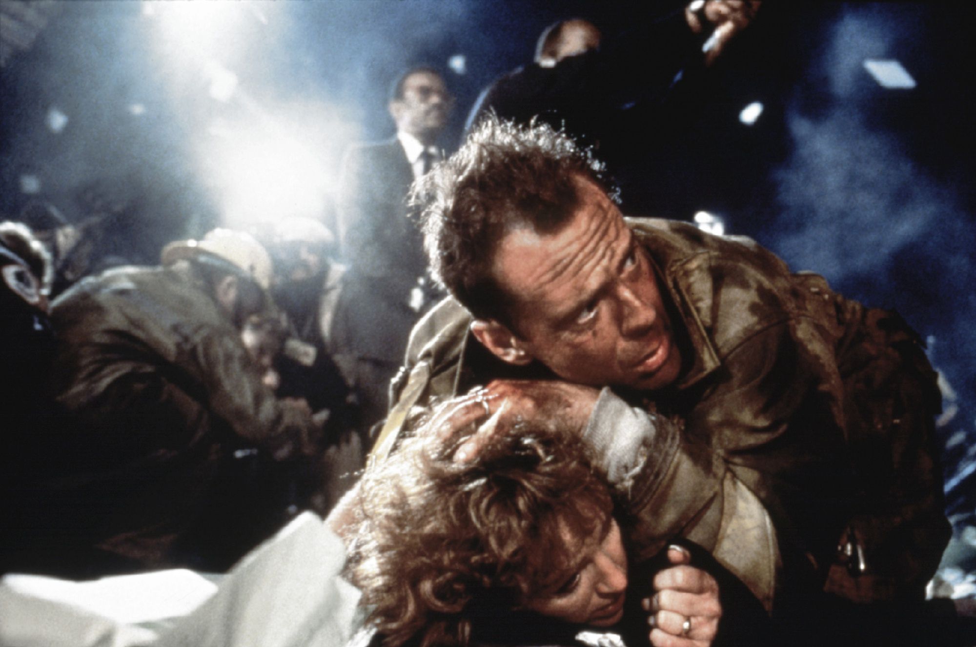Kadr z filmu "Szklana pułapka" (1988)