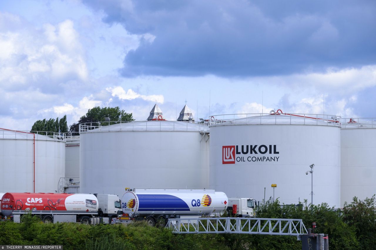 ukraine urges g7 and eu to halve russian oil price cap