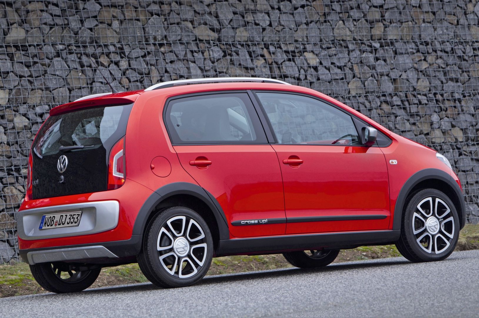 "Terenowa" odmiana - Volkswagen Cross up!