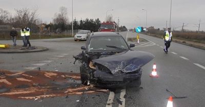 Kolizja dwóch samochodów osobowych. 6 osób poszkodawanych