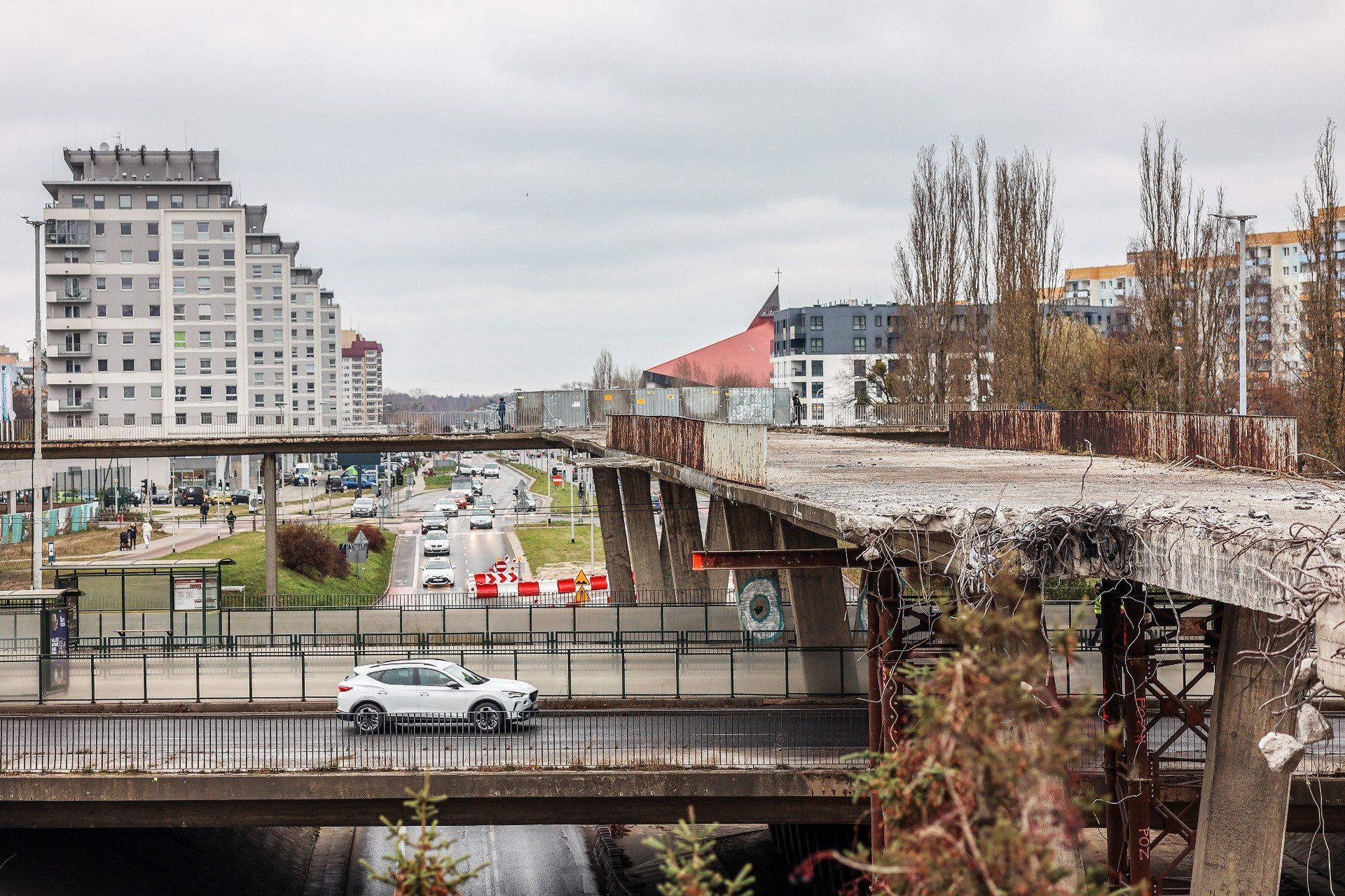 Kolejny etap rozbiórki kładki na Zaspie. Mieszkańcy muszą przygotować się na nocne utrudnienia