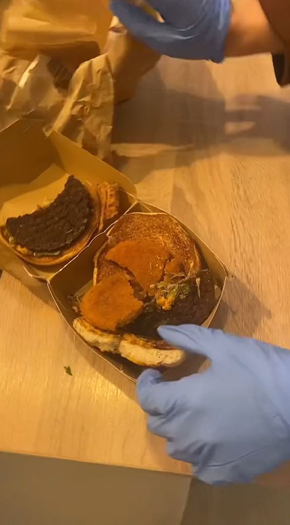 Tiktokerka odpakowała Burger Drwala po 9 miesiącach