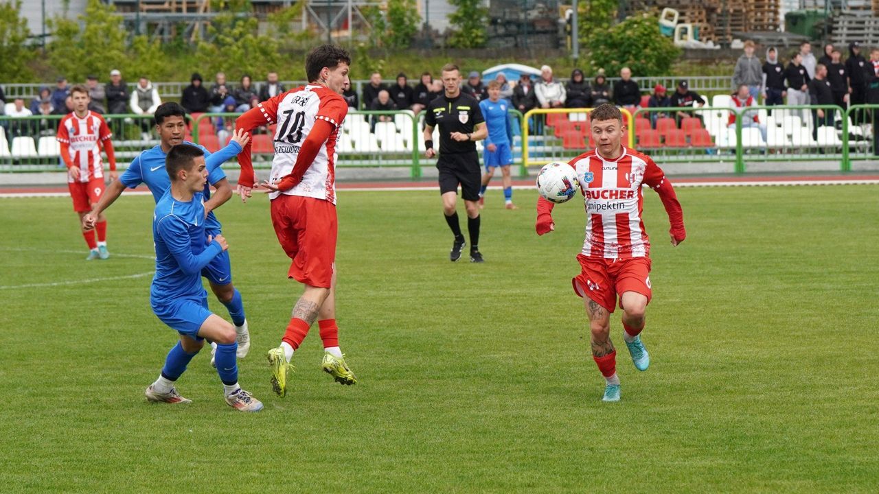 4. liga podkarpacka. Złoty gol Rafała Surmiaka przedłużył nadzieje Orła Przeworsk na utrzymanie