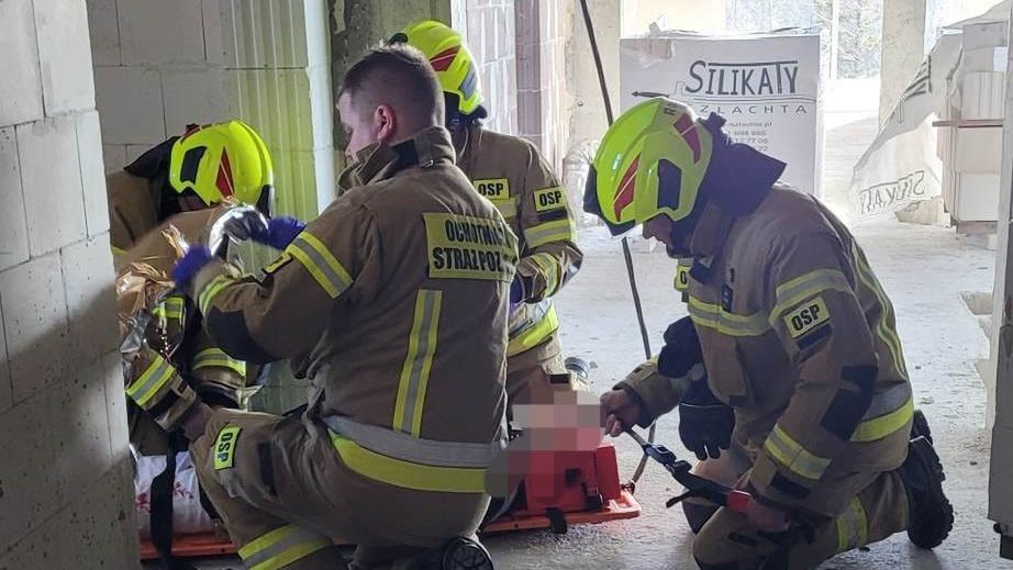 Wypadła z balkonu na 4. kondygnacji. Kobieta cudem przeżyła