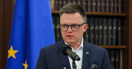 "Martwy student". Dziennikarka odpowiada Hołowni ws. Collegium Humanum