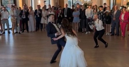 Nietypowy pierwszy taniec. Ludzie: To jakiś cyrk?