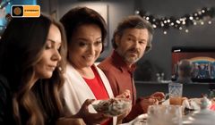 Jacek Braciak przy wigilijnym stole promuje Cyfrowy Polsat (wideo)