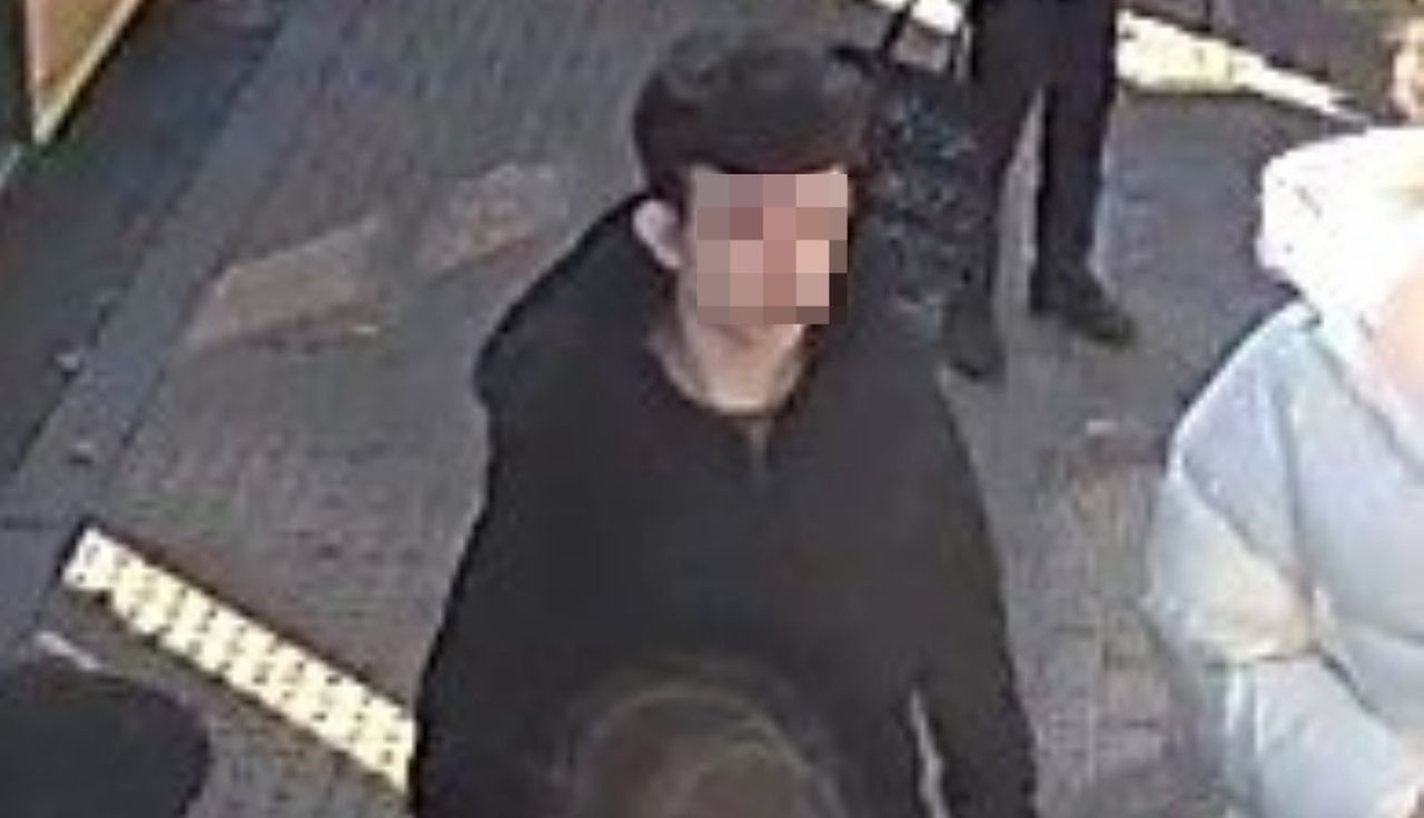 Kobieta okradziona i kopnięta. Uchwycił go monitoring. Przełom