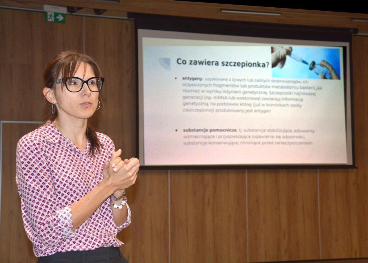 Stalowa Wola: Spotkanie seniorów z farmaceutą dotyczące szczepień