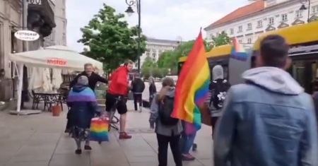 Warszawa. Marsz aktywistów LGBT. Policjanci musieli ostro interweniować