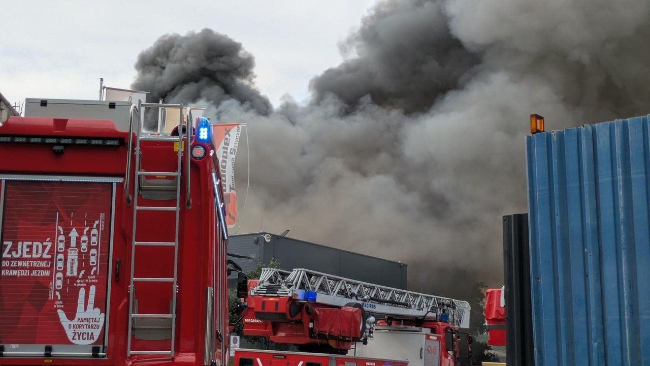 Pożar hali w Siemianowicach Śląskich