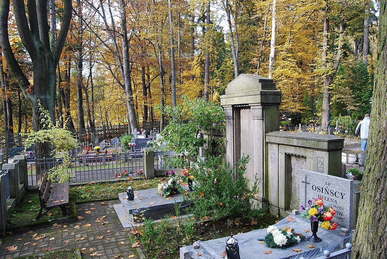 Jelenia Góra: Czy na cmentarzach będą kwatery "amerykańskie" i leśne? Czy polepszą wyszukiwarkę grobów? Czy zrobią grzebowisko?