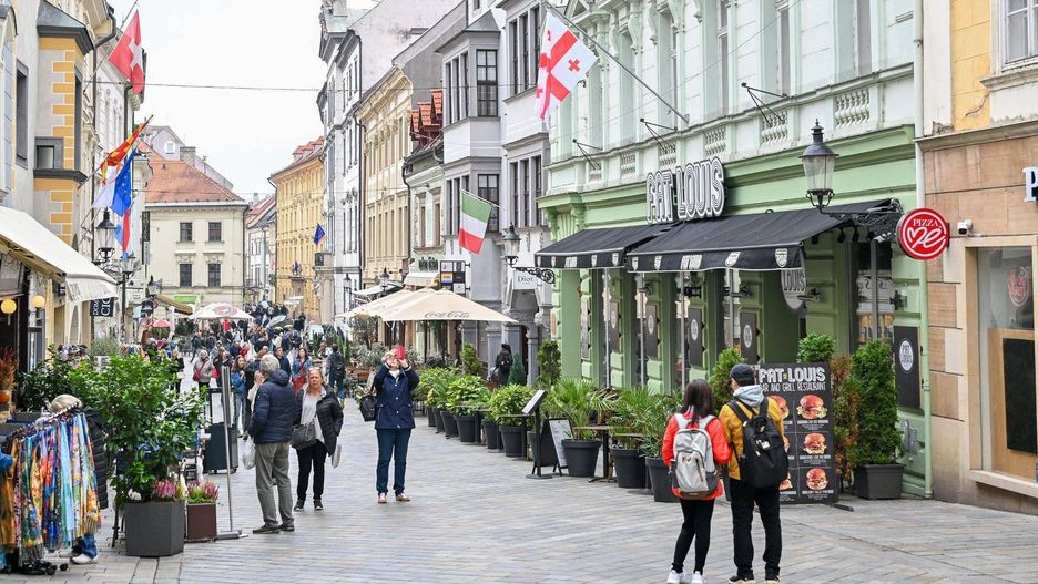 Bratys?awa - zwiedzanie miasta jesieni?