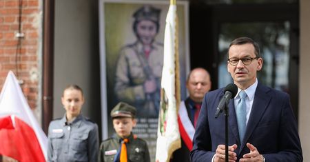 Fundusz patriotyczny. Premier Morawiecki chce wspierać pasjonatów i rekonstruktorów