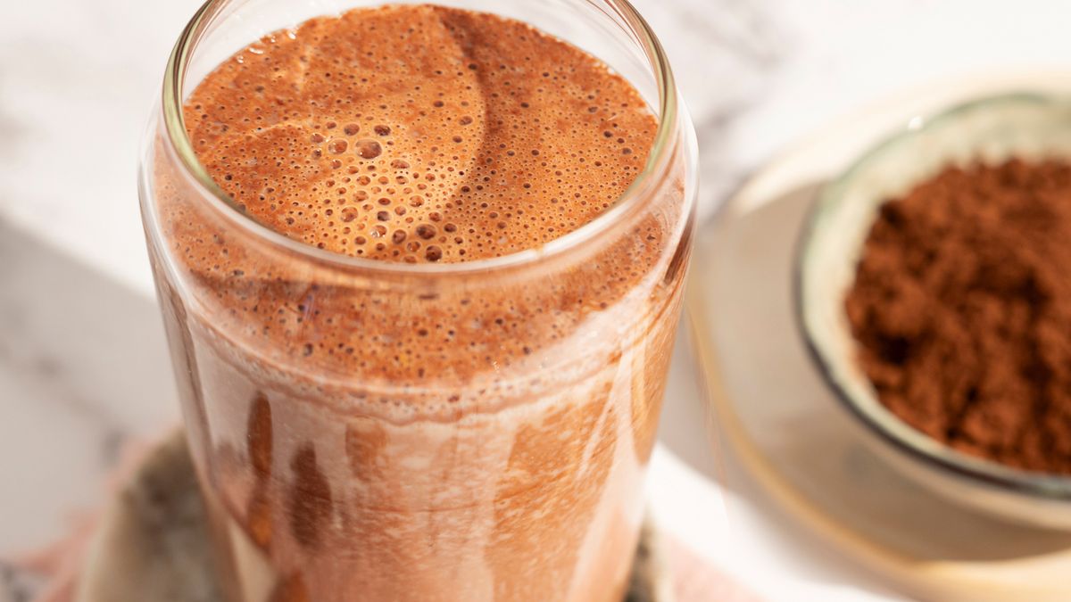 Proteinowy koktajl czekoladowy, który chrupie