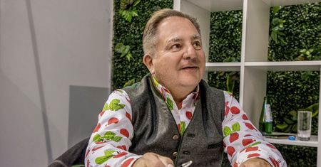 Makłowicz odczyta nazwy przystanków w Krakowie. Urzędnicy ujawnili koszty