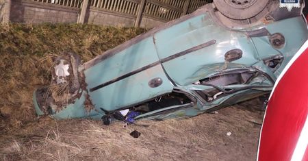 Tragiczny wypadek w Starej Hucie. Nie żyje pasażer. Kierowca był nietrzeźwy