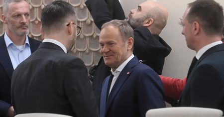 Której partii było najwięcej w mediach publicznych? Podano podsumowanie