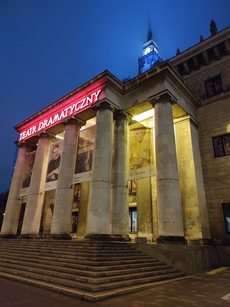 Pary zdjęć, wykonane w trybach Autonocny i Nocny. Ten pierwszy tryb (wyłączymy go w menu aparatu) nie rozjaśnia tak mocno zdjęć