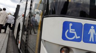 Osoby niepełnosprawne z Krakowa zostaną bez darmowych dojazdów do ośrodków? Miasto szuka alternatywy