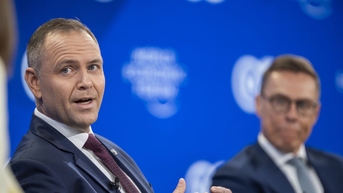 World Economic Forum in Davos
epa12666979 President of Poland Karol Nawrocki (L) speaks as President of Finland Alexander Stubb (R) looks on during a panel discussion during the 56th annual meeting of the World Economic Forum (WEF) in Davos, Switzerland, 21 January 2026. The meeting under the topic 'A Spirit of Dialogue' brings together entrepreneurs, scientists, and corporate and political leaders in Davos and takes place from 19 to 23 January in Davos.  EPA/GIAN EHRENZELLER 
Dostawca: PAP/EPA.
GIAN EHRENZELLER
diplomacy, economics, politics, wef, World Economic Forum