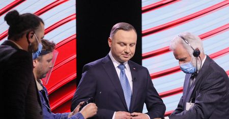 Debata prezydencka TVP. Andrzej Duda nie odpuszczał rywalom. Gorąco przed siedzibą TVP