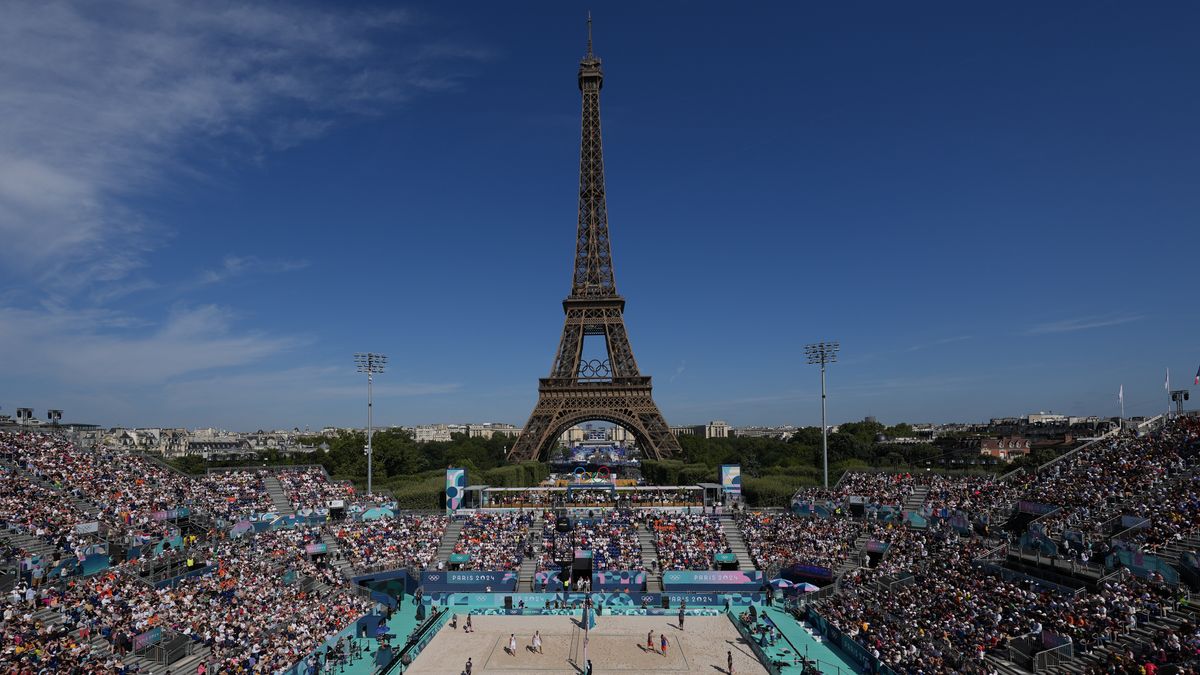 PARIS, FRANCE - JULY 28: General view during Beach Volleyball men's preliminary phase - Pool B on Eiffel Tower Stadium - Centre Court during the Paris 2024 Olympics Games on July 28, 2024 in Paris, France. (Photo By Alvaro Diaz/Europa Press via Getty Images)