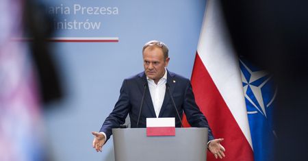 Nietypowa ankieta Tuska. "Ciekawe, jak wy byście zagłosowali"