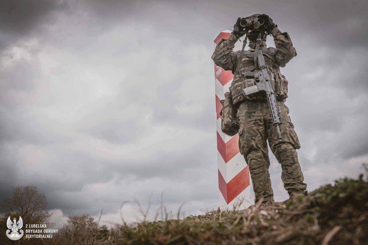 Żołnierz na patrolu. Granica Polska