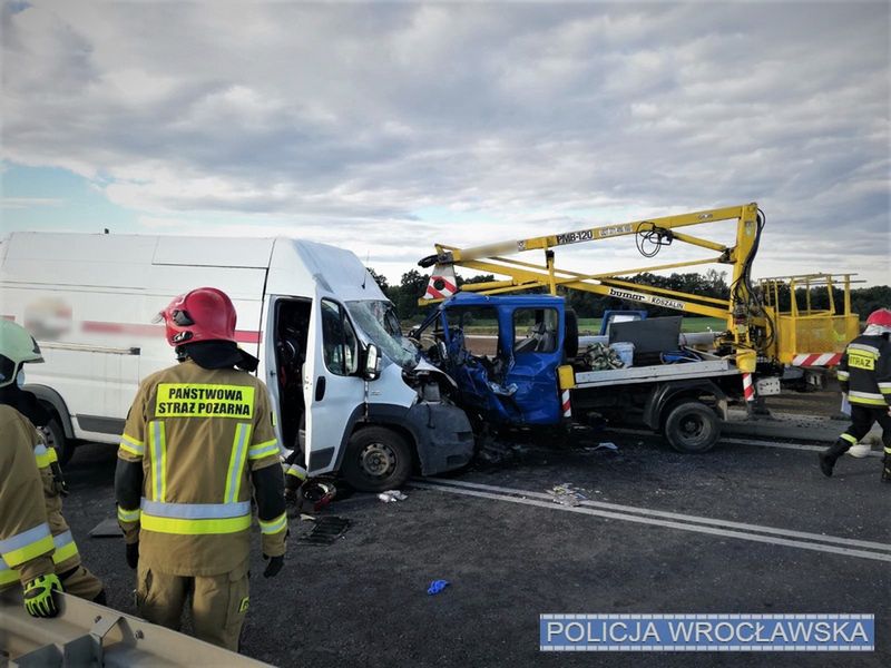 Wrocław. Poważny wypadek na Wschodniej Obwodnicy Wrocławia. Cztery osoby poszkodowane