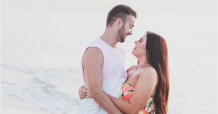 Pokazał zdjęcie żony w bikini. "Kocham ją i jej zaokrąglone ciało"