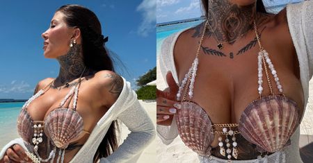 Deynn i jej muszelkowy stanik pozdrawiają z plaży na Malediwach. "LAKTATOR DLA SYRENEK" (FOTO)