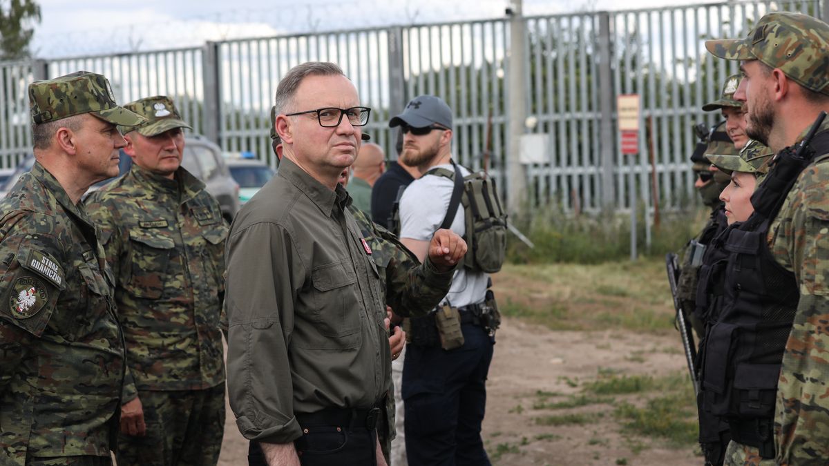 Andrzej Duda, Robert Bagan
Artur Reszko
graniczna, krajowa, obrona, plac�wka, polityk, polityka, spotkanie, wizyta, wizyta prezydenta RP, wojsko, zgrupowanie, �o�nierze