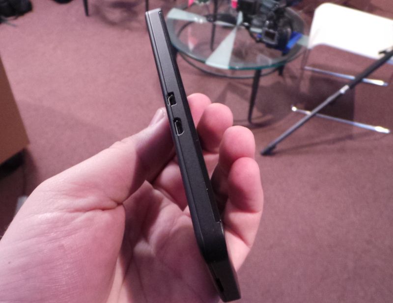BlackBerry Z10 jest innowacyjny i ciekawy. Czy to jednak wystarczy? [pierwsze wrażenia] 4