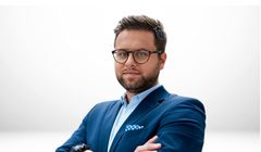 XTB z brand directorem