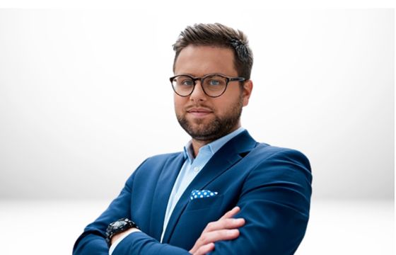 XTB z brand directorem