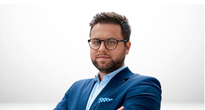 XTB z brand directorem