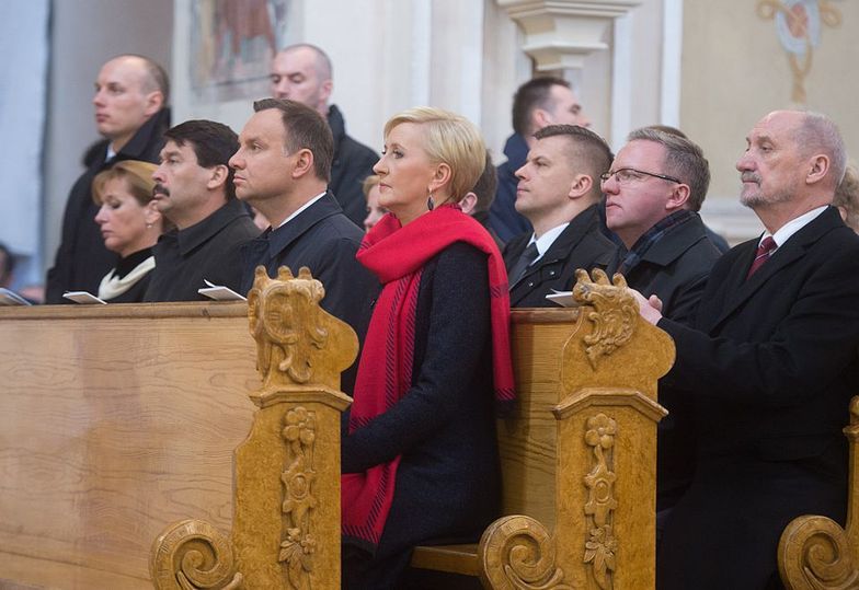 Andrzej Duda ściska dłonie i rozdaje autografy (ZDJĘCIA)