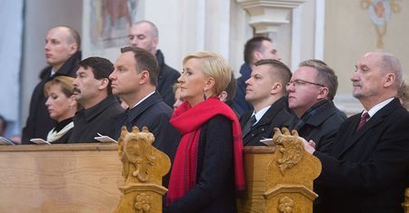 Andrzej Duda ściska dłonie i rozdaje autografy (ZDJĘCIA)