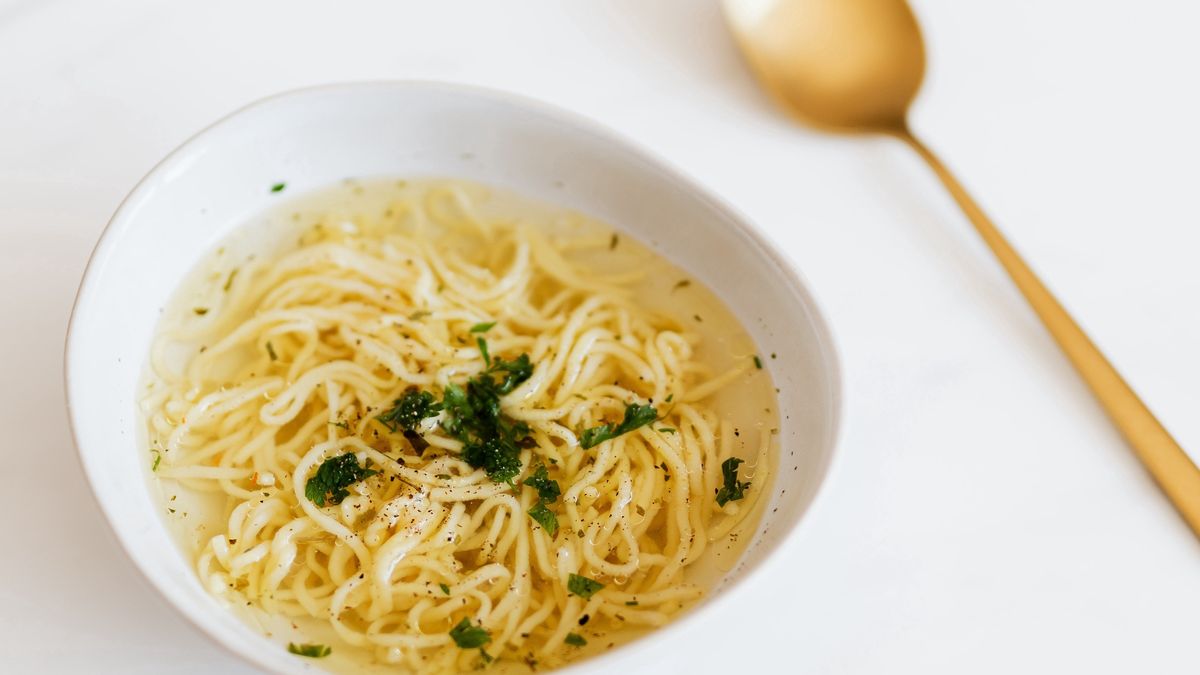 Rosół z dodatkiem imbiru jest jeszcze pyszniejszy i bardzo rozgrzewający.