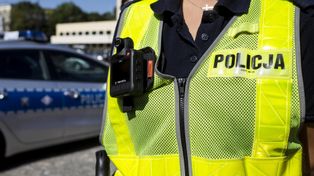 Warszawa: Atak pod sklepem. Mężczyzna ugodzony w brzuch trafił do szpitala
