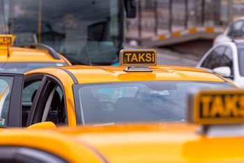 Tam lepiej nie wsiadać do taksówki. Na czele listy ukochany kraj Polaków