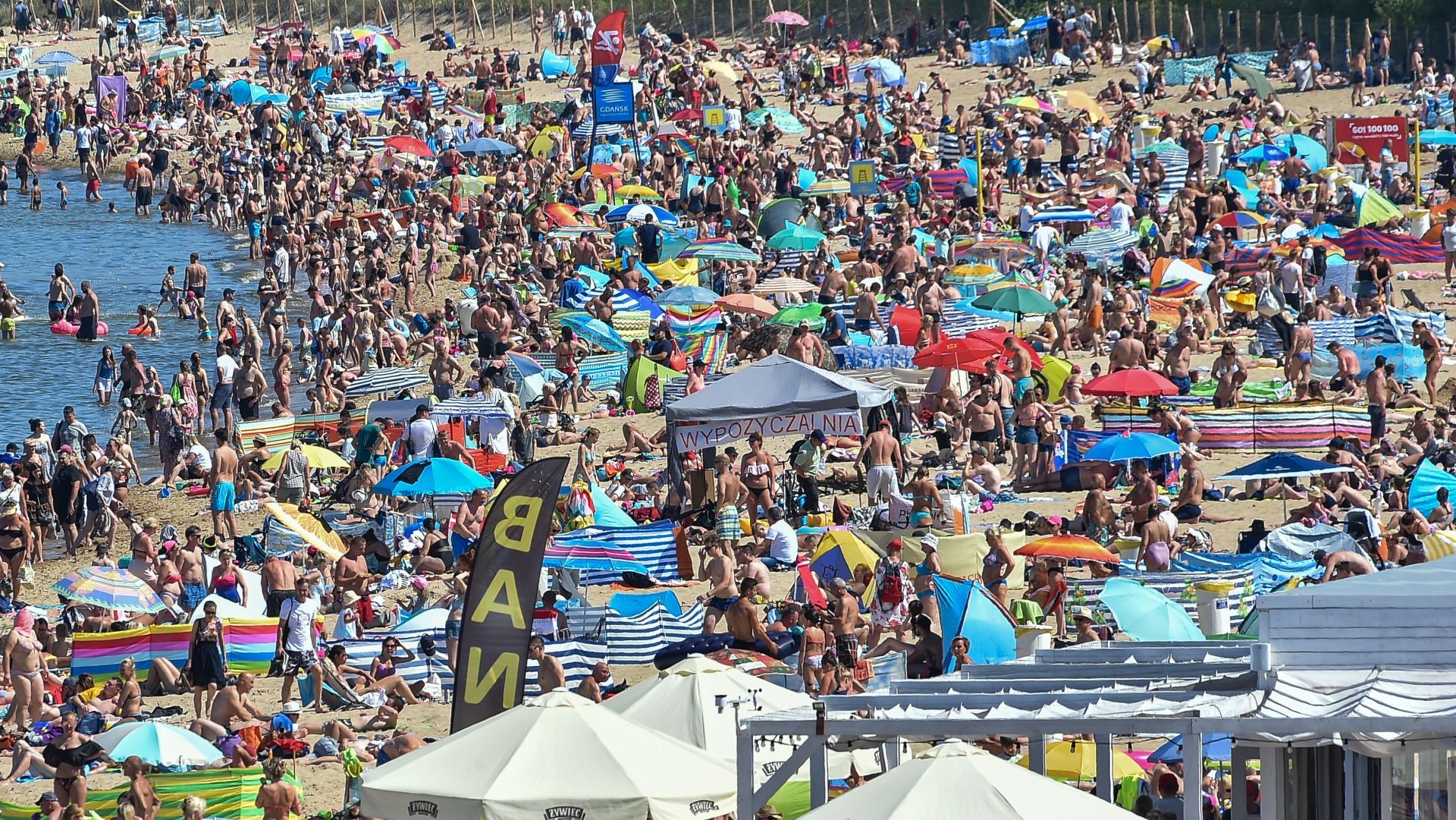 Plaża w Gdańsku Brzeźnie, lipiec 2020 roku / fot. Łukasz Dejnarowicz