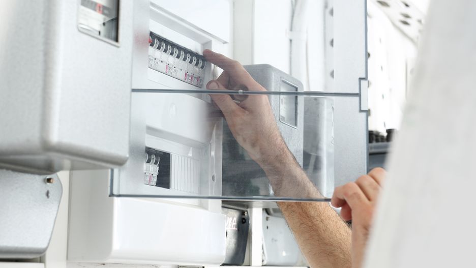 ola20
elektryk, elektryka, monter, rozdzielnica, tablica rozdzielcza, pracownik, montaż, skrzynka rozdzielcza, miernik, technika, naprawa, serwis, serwisant, konserwator, instalacja, kable, naprawia, licznik, korki, elektryczna