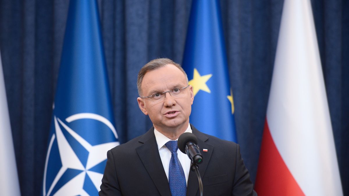 Warszawa, 10.01.2024. Prezydent RP Andrzej Duda podczas oświadczenia, 10 bm. w Pałacu Prezydenckim w Warszawie. Komenda Stołeczna Policji potwierdziła wczorajsze zatrzymanie Mariusza Kamińskiego oraz Macieja Wąsika, którzy przebywali w Pałacu Prezydenckim. Były szef CBA i były minister spraw wewnętrznych oraz jego były zastępca zostali skazani 20 grudnia ub.r. prawomocnym wyrokiem na dwa lata pozbawienia wolności w związku z tzw. aferą gruntową. PAP/Marcin Obara